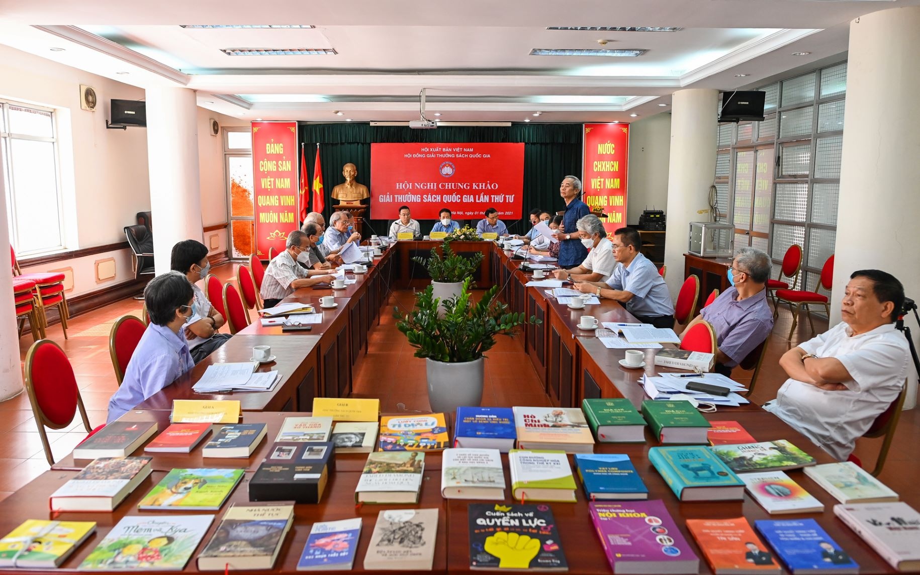 Suc hut cua Giai thuong Sach quoc gia anh 2