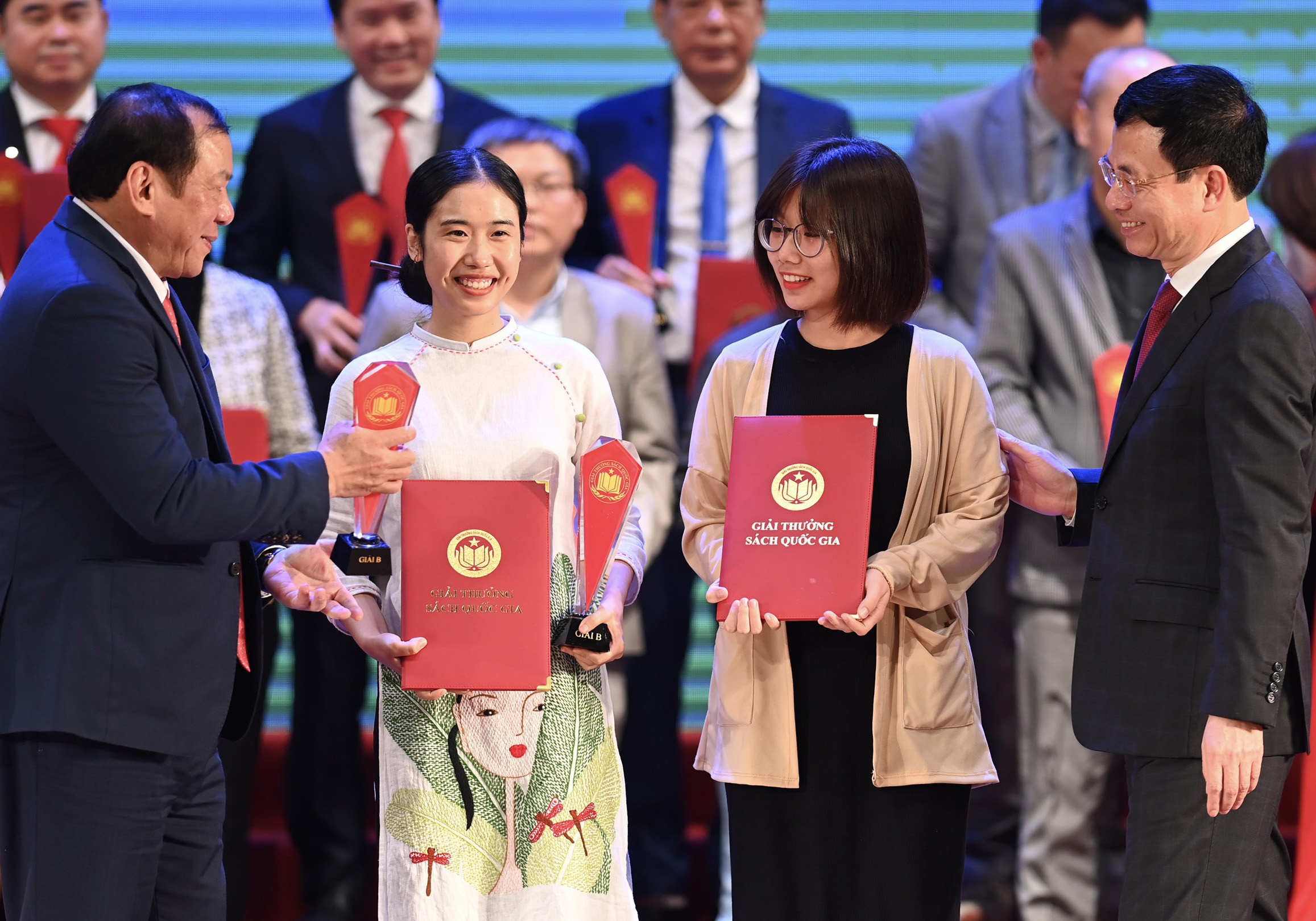 Su kien noi bat nganh xuat ban anh 3