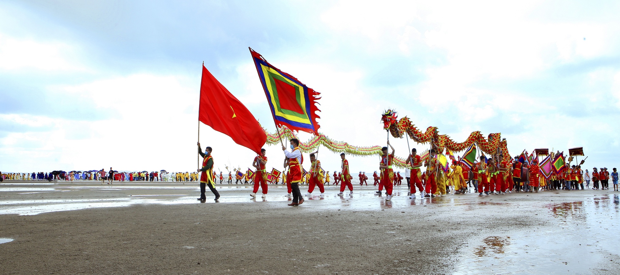 Dat nuoc nhin tu bien anh 7