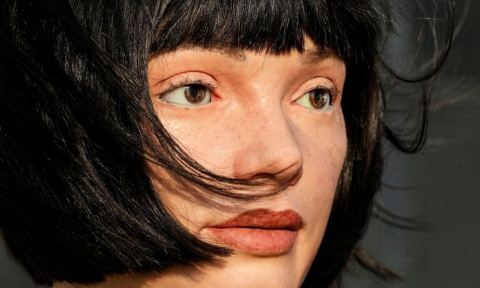 Robot trinh dien tho hinh anh