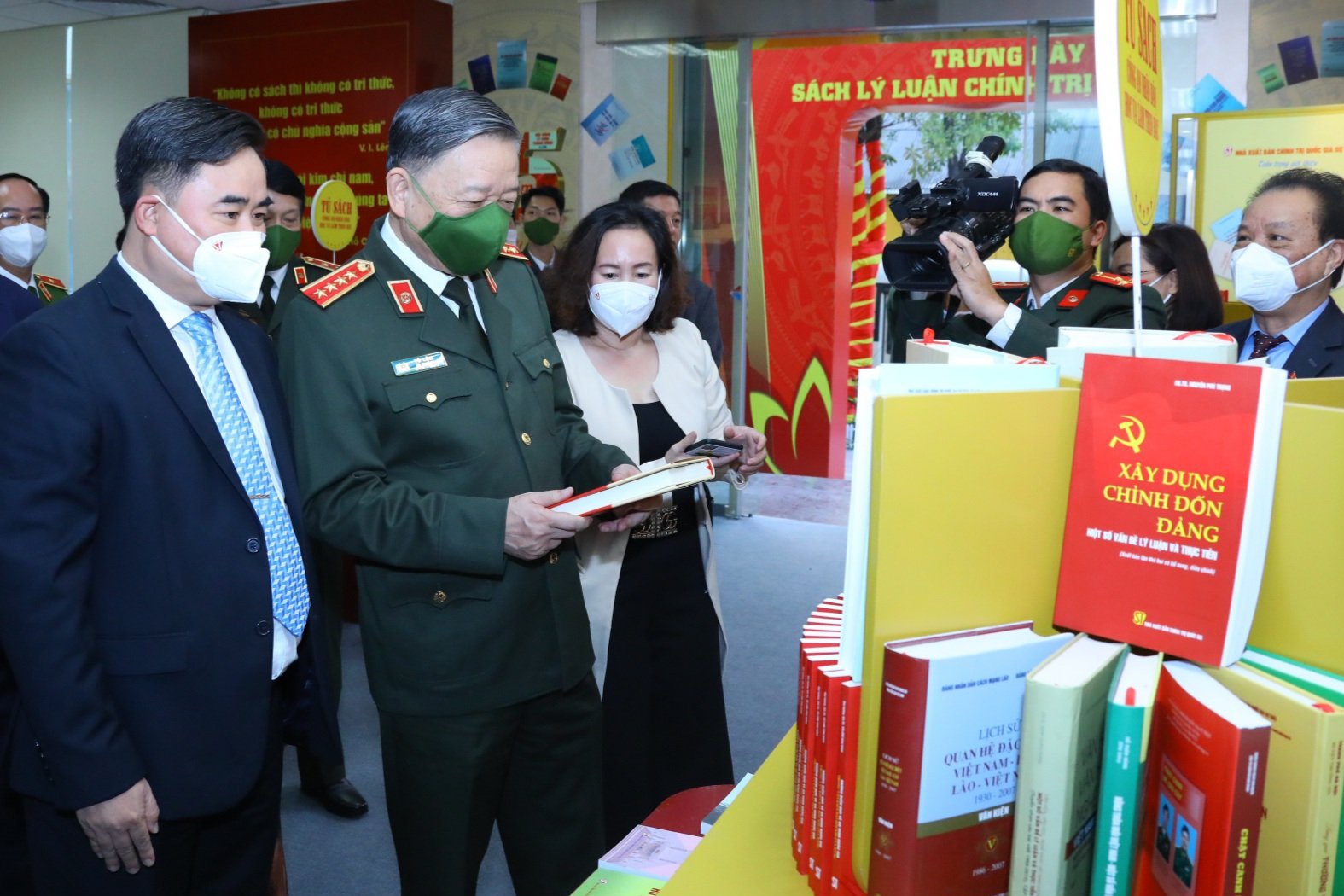 Sach ve an ninh quoc gia anh 1