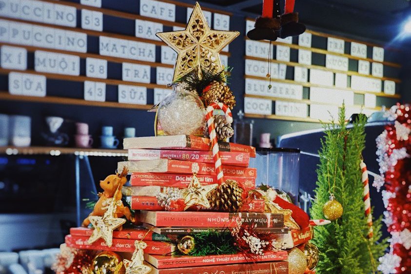 Cay Giang sinh cua nguoi yeu sach hinh anh