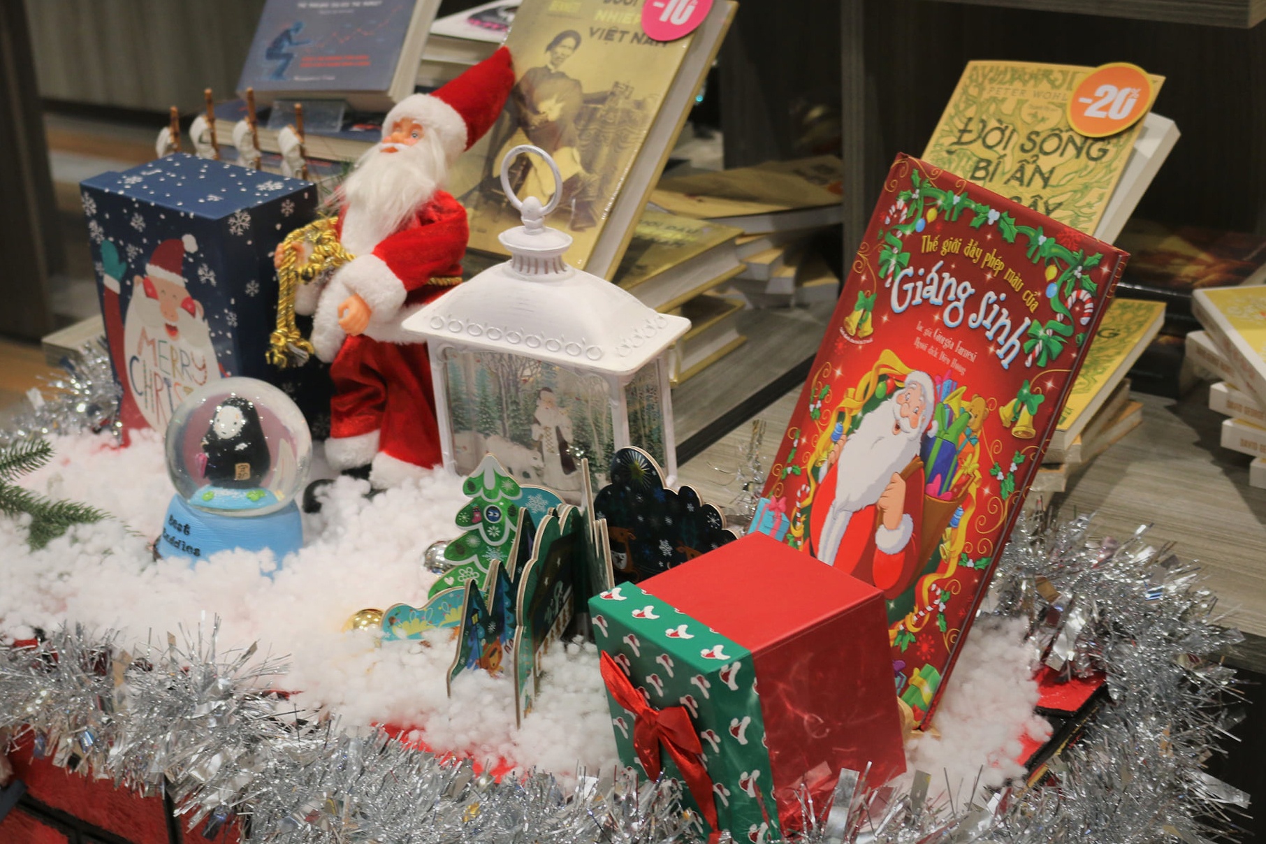 Cac nha xuat ban ban sach uu dai dip cuoi nam hinh anh