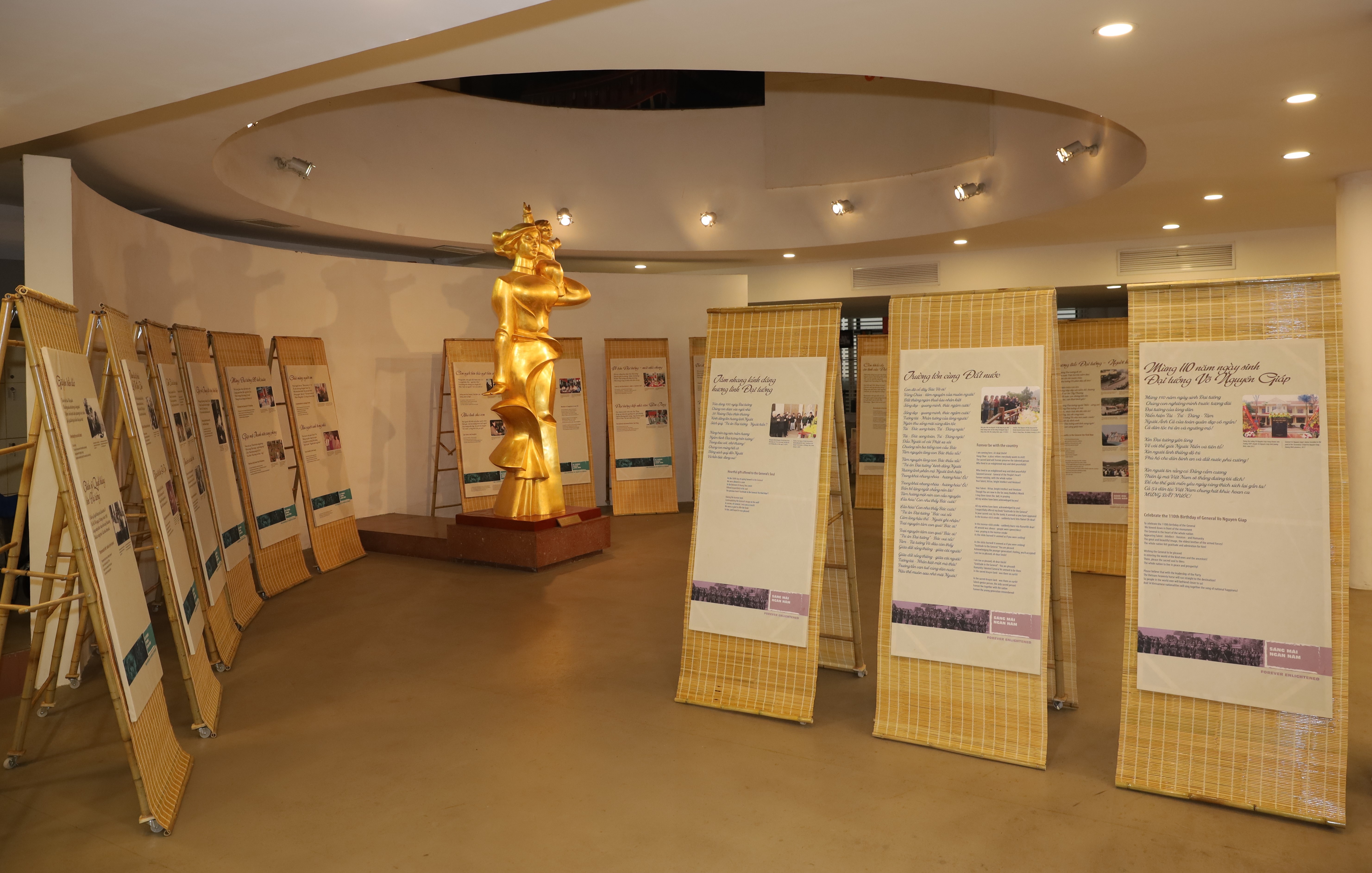 Trien lam tho ve Dai tuong anh 1