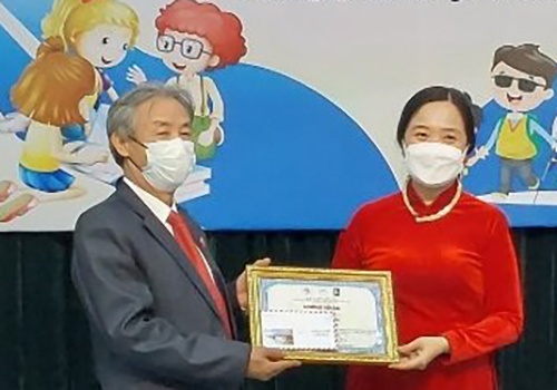 49 ca nhan, tap the doat giai ‘Cung ban doc sach, vuot qua thu thach’ hinh anh