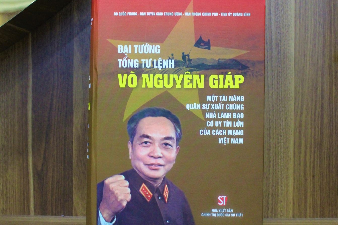 Nguoi gop phan phat trien ly luan quan su chien tranh nhan dan hinh anh