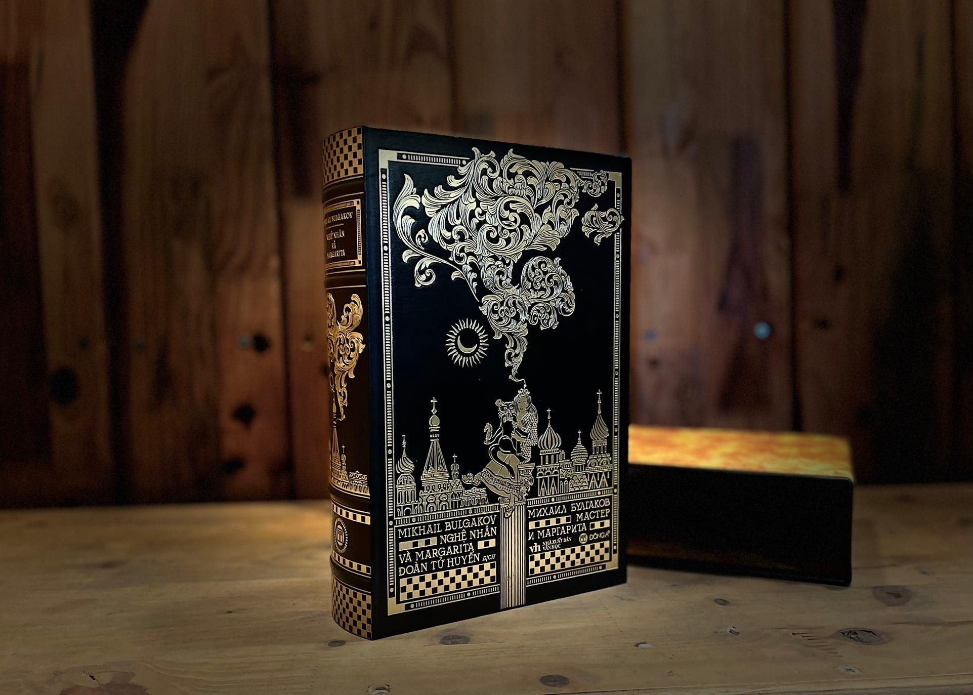 Hai an ban 'Nghe nhan va Margarita' duoc ban gia 83 trieu dong hinh anh