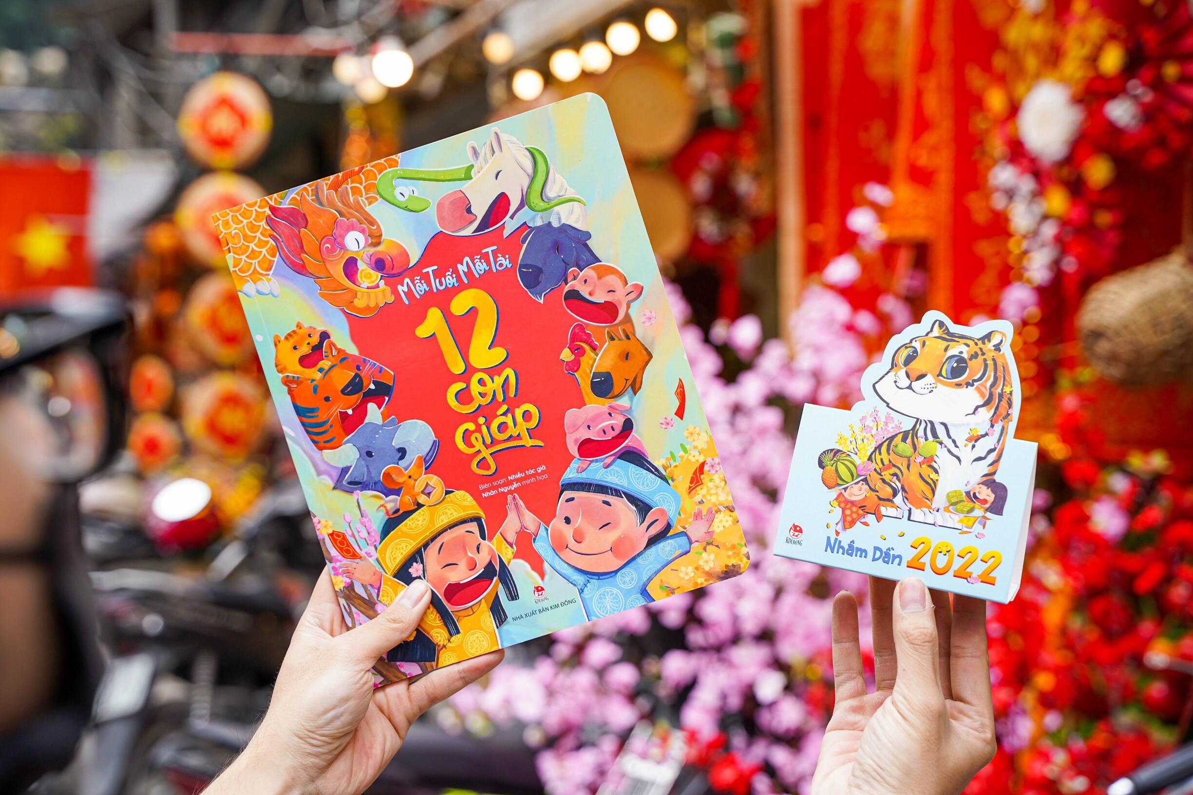 Sach giup tre hieu phong tuc Tet Nguyen dan hinh anh