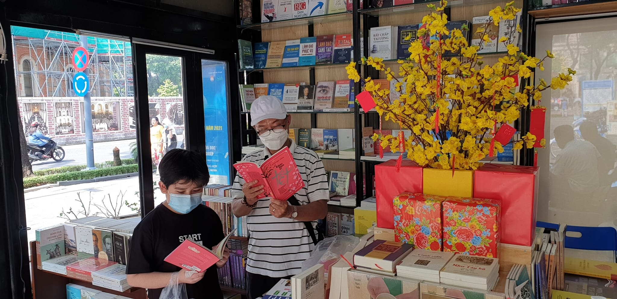 Chuong trinh Tet tai duong sach TP.HCM anh 2
