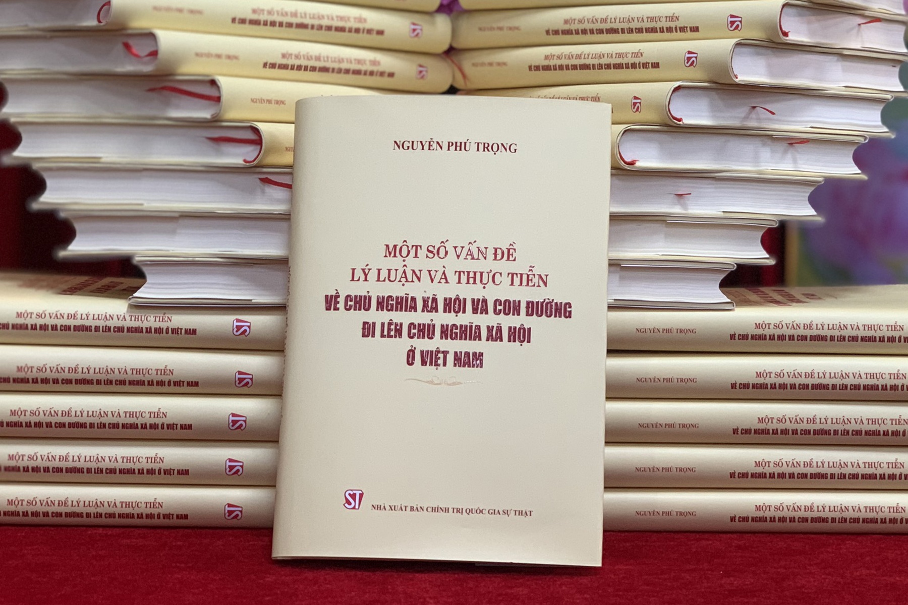 Ra mat sach ve chu nghia xa hoi cua Tong bi thu Nguyen Phu Trong hinh anh