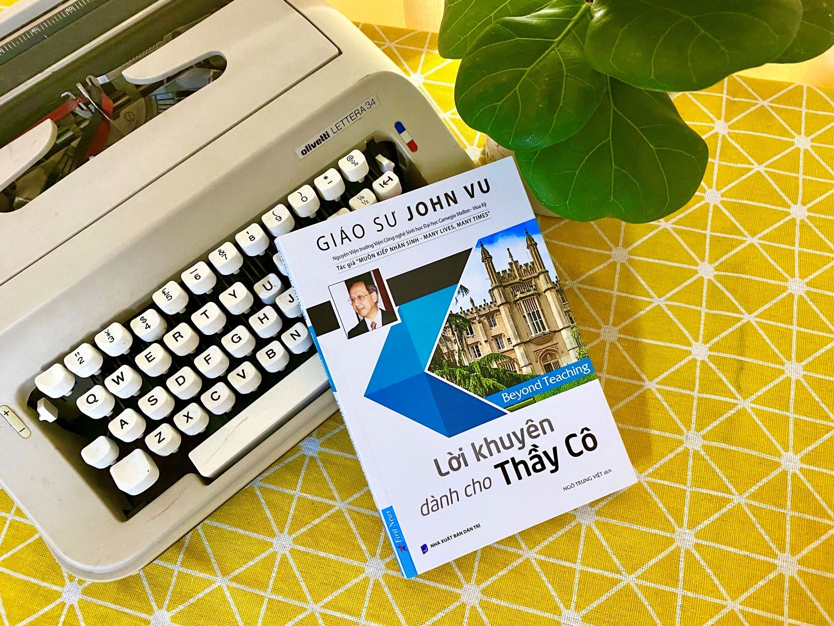 Sach ve giao duc thoi toan cau hoa cua giao su John Vu hinh anh