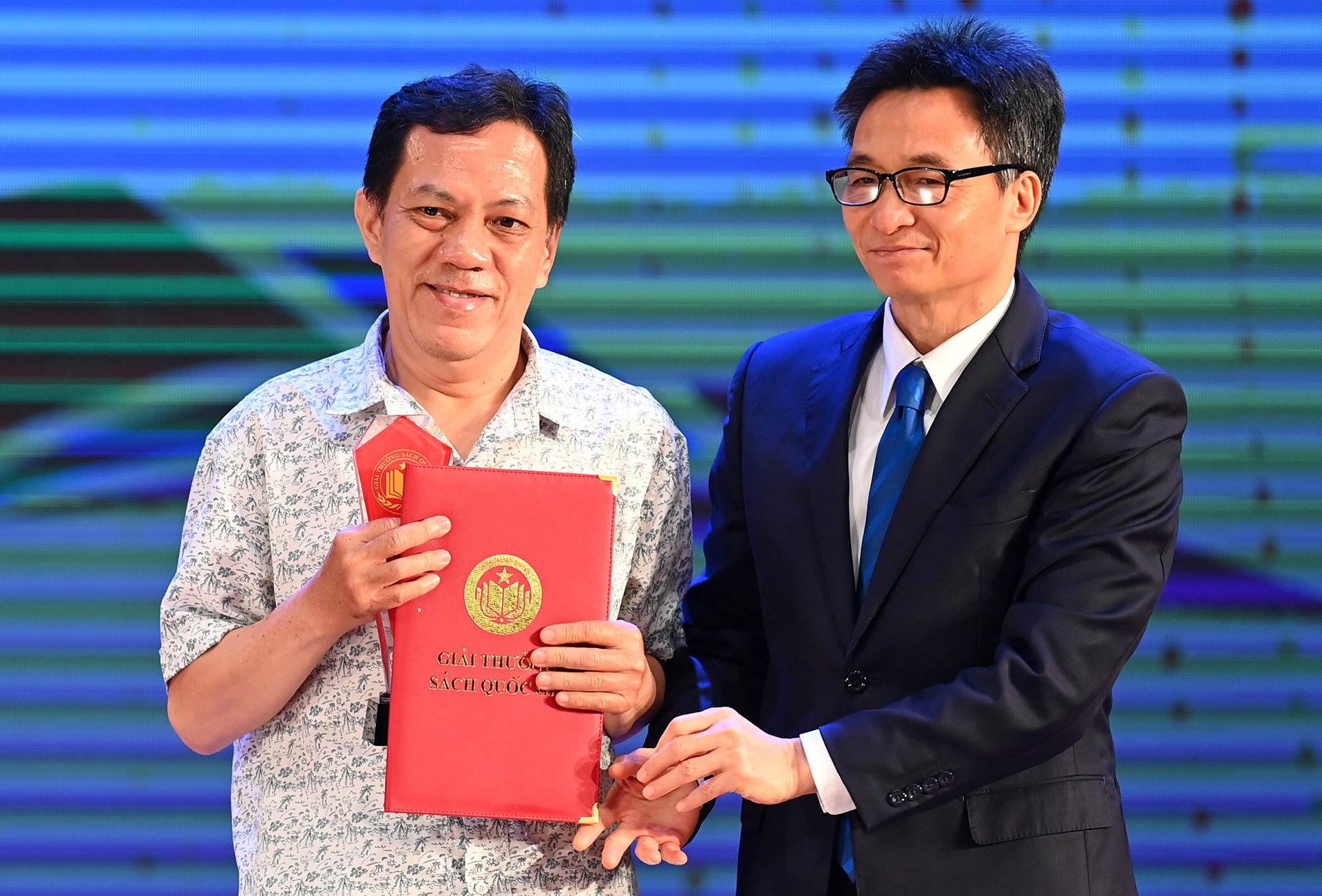 Tieu thuyet Xu Cat anh 2