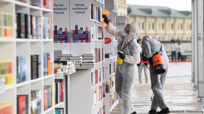 Xuat ban the gioi doi mat tinh trang thieu giay hinh anh