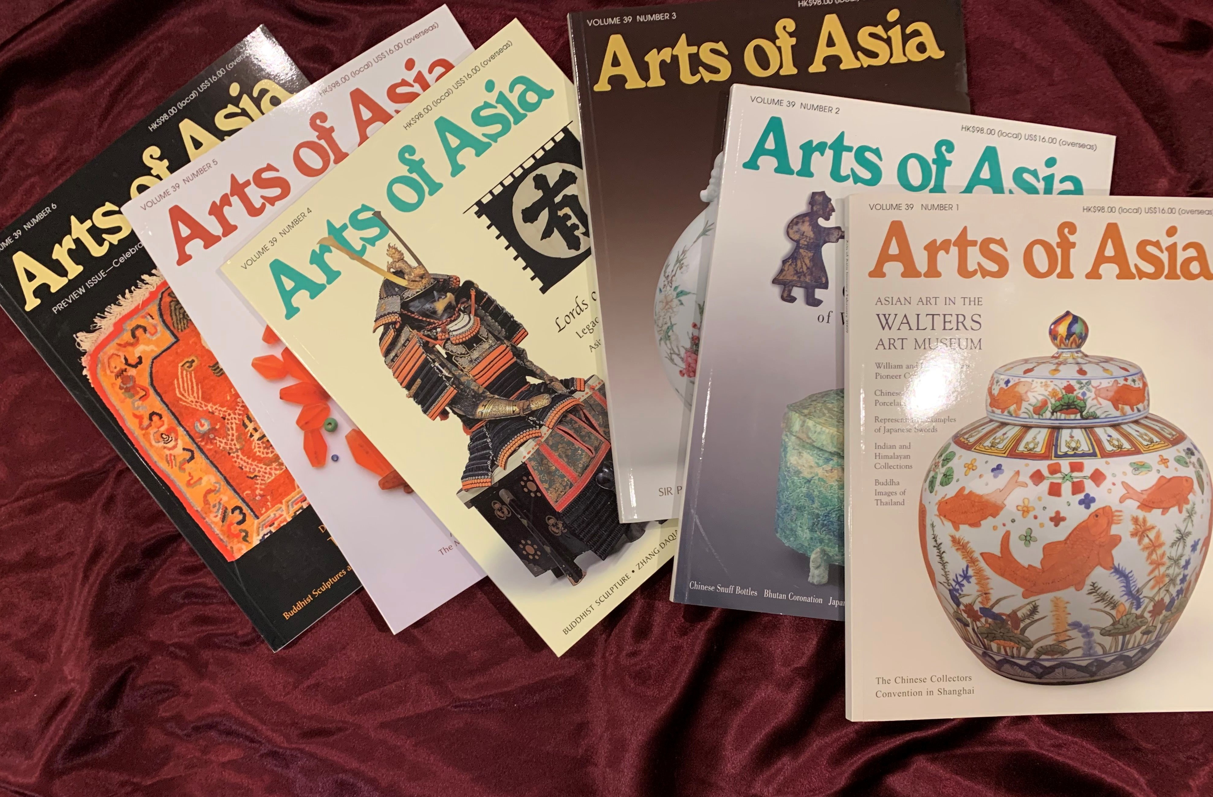 Thoi 8 quyen tap chi co gia nua luong vang hinh anh