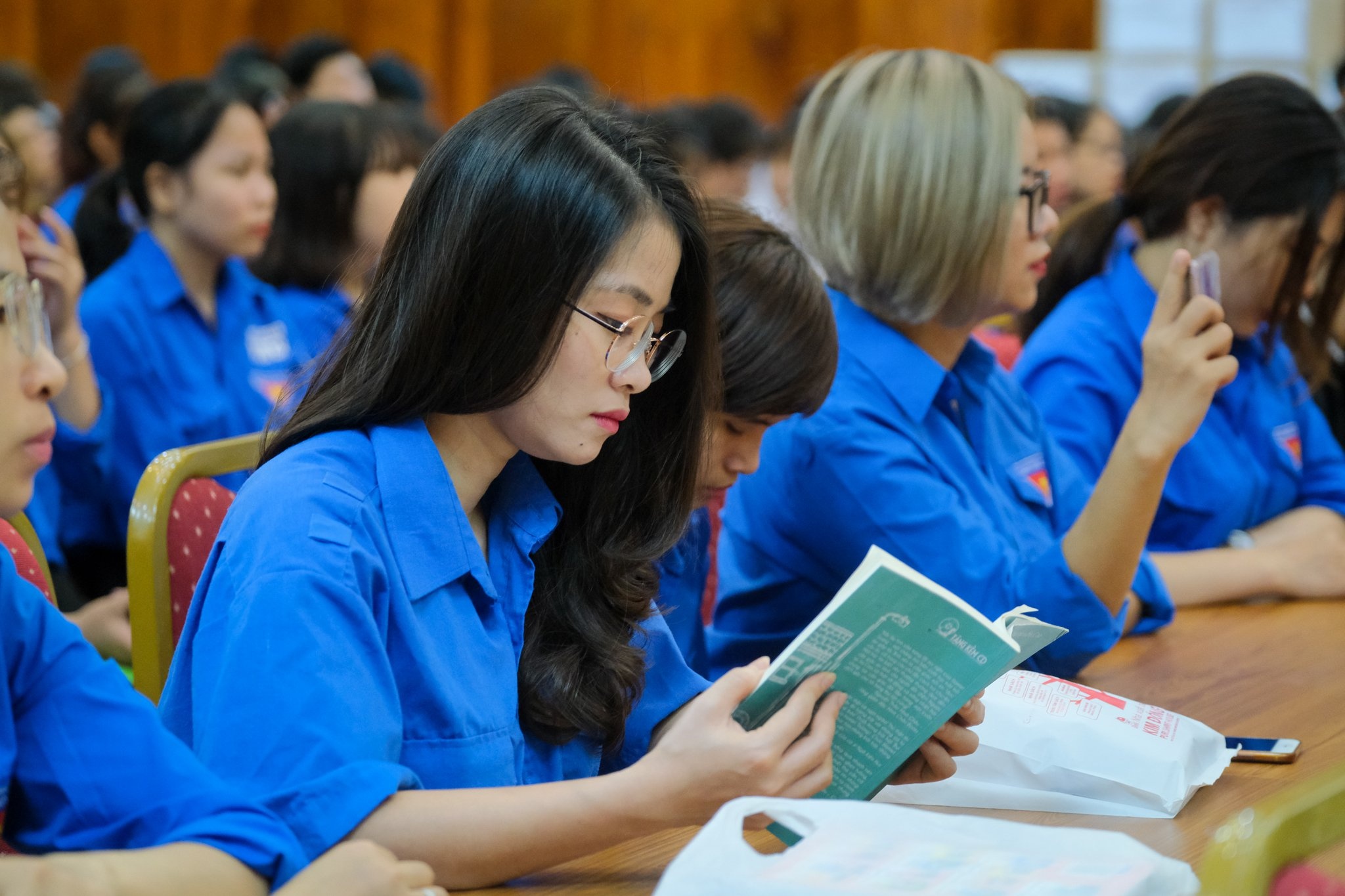 Nhieu sach hay uu dai cho thanh nien hinh anh