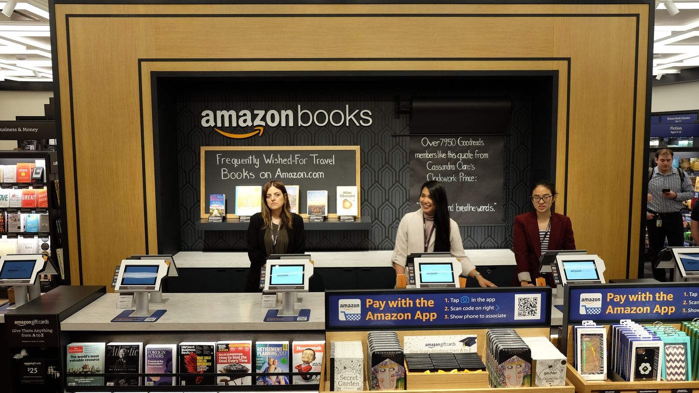 Amazon dong cua hieu sach anh 1