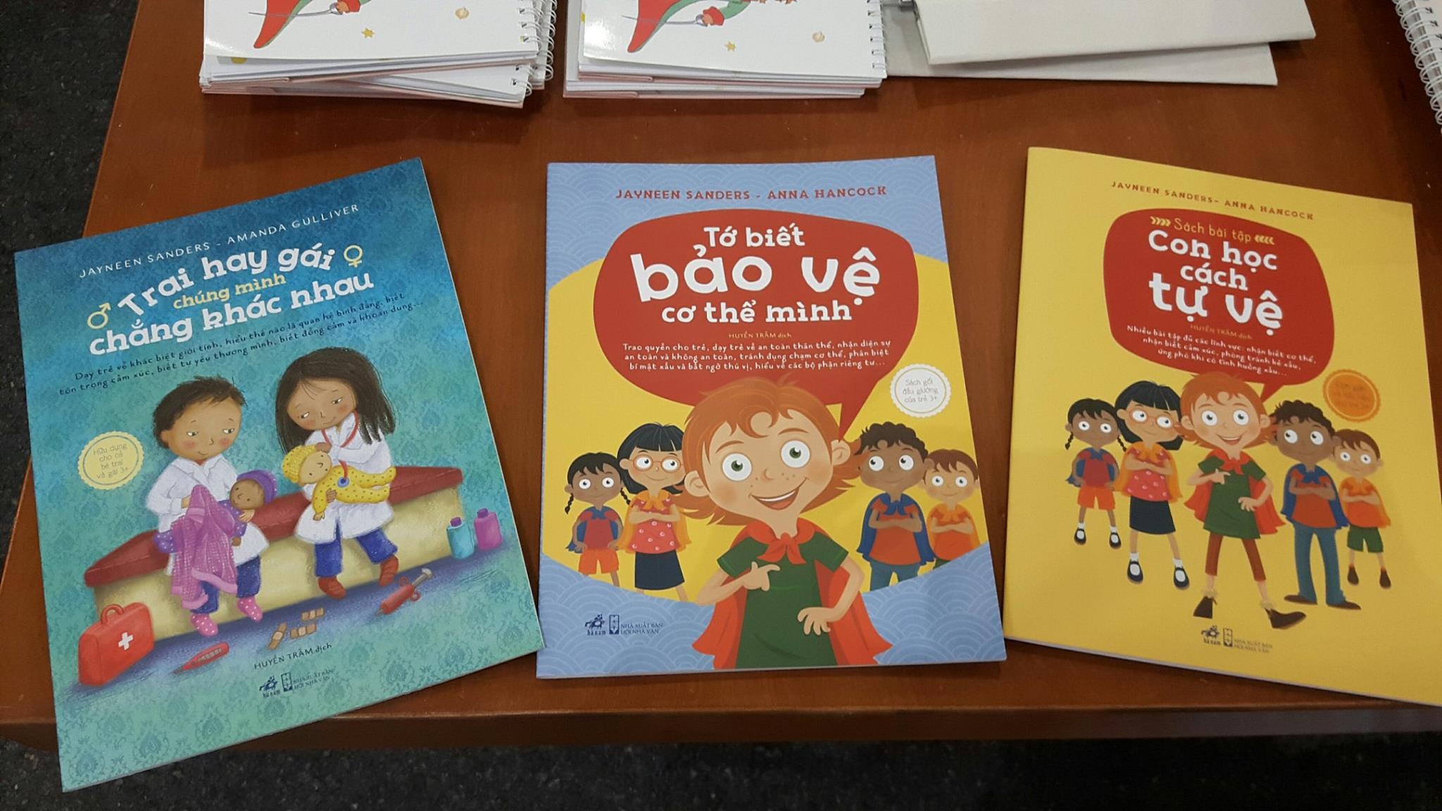 Giup cha me day con ve gioi tinh hinh anh