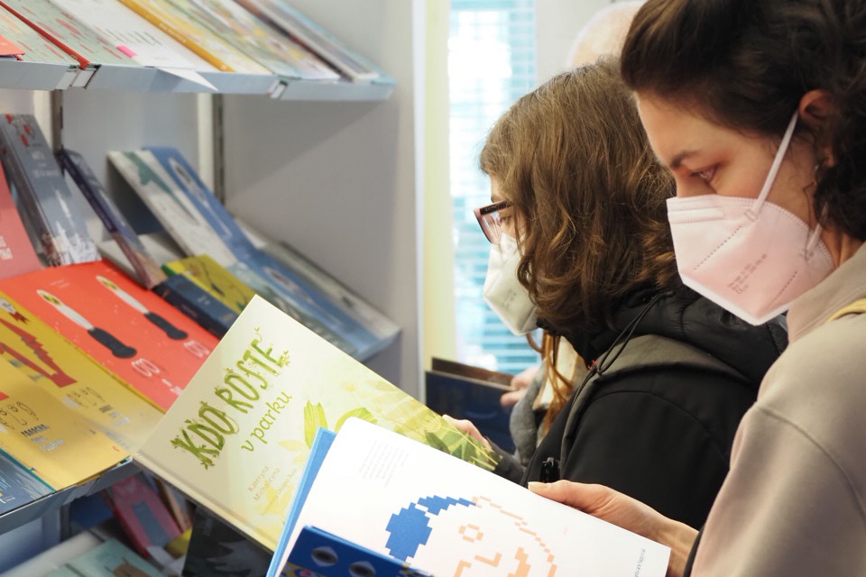 Hoi sach thoi luong gio moi cho cong nghiep xuat ban hinh anh