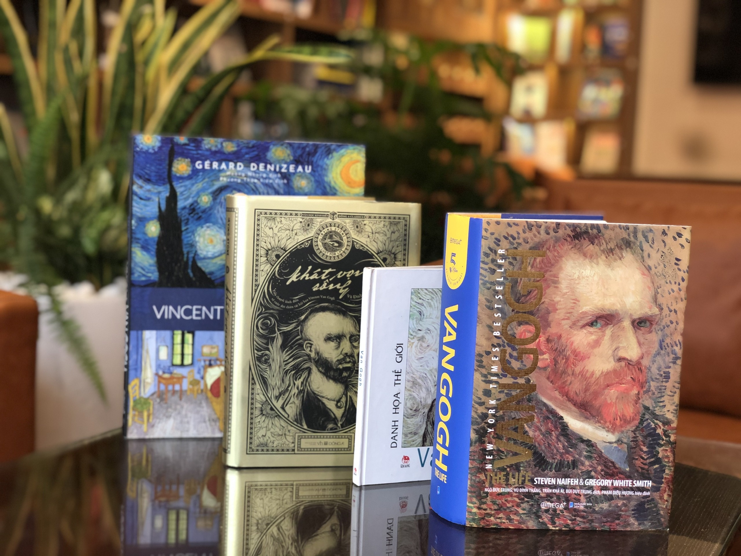 Nhung cuon sach ve Van Gogh anh 1