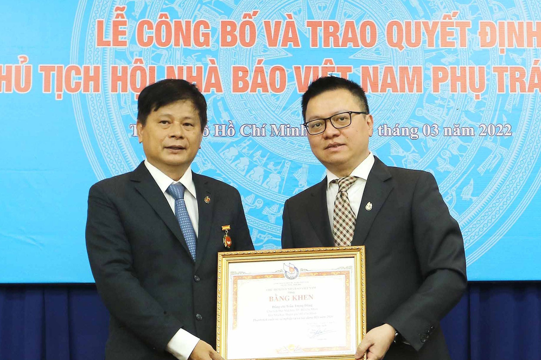 Ong Tran Trong Dung lam Pho chu tich Hoi Nha bao phu trach phia Nam hinh anh