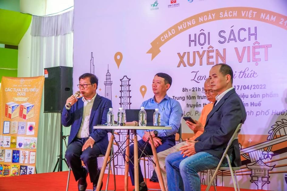 Hoi sach xuyen Viet tai Hue anh 1