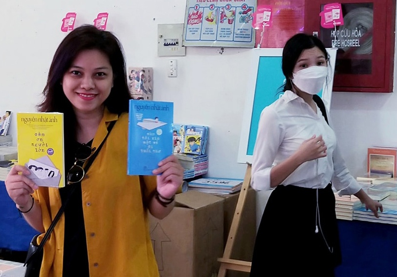 Hoi sach xuyen Viet den Hue hinh anh