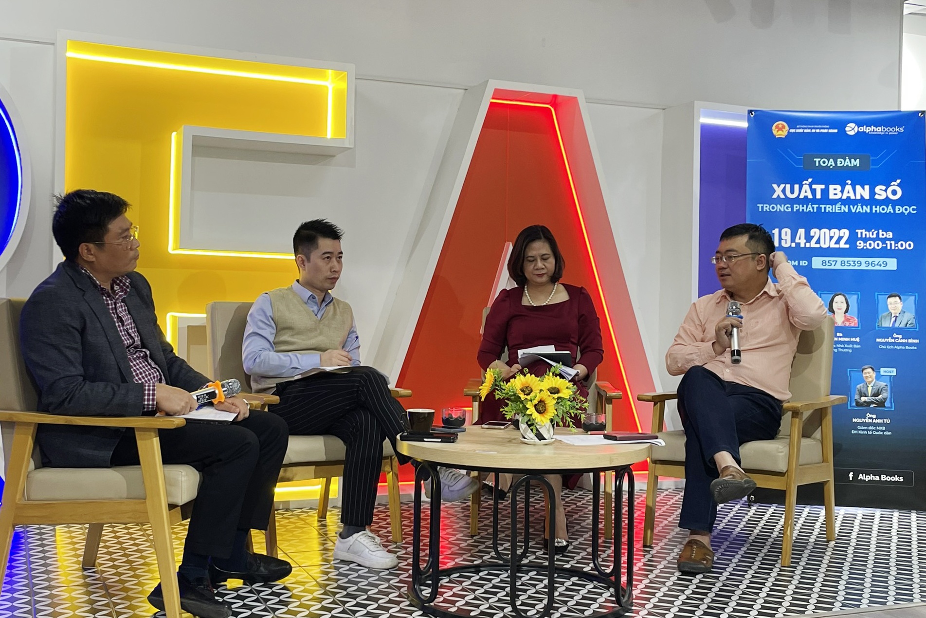 Xuat ban chuyen doi so anh 1