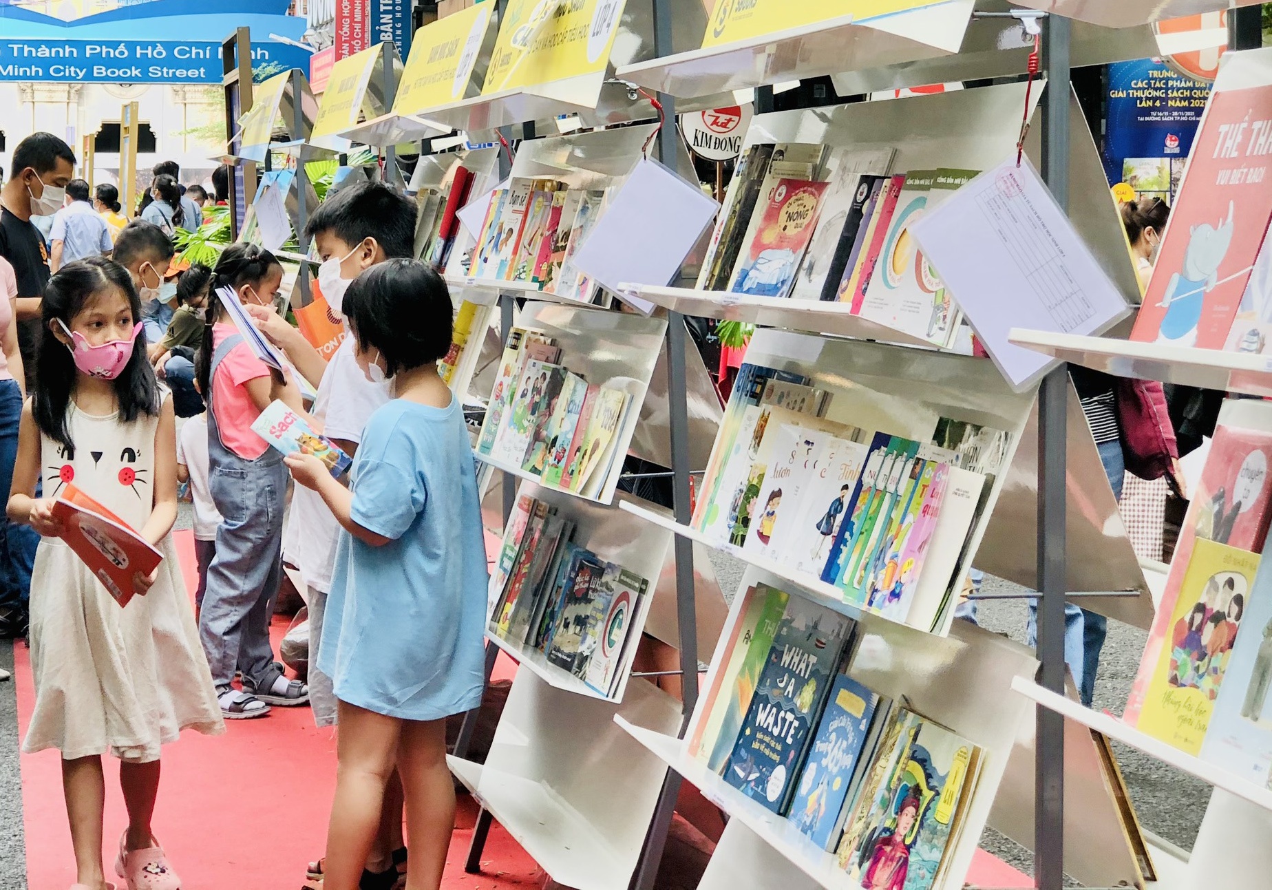 Duong sach TP.HCM anh 2