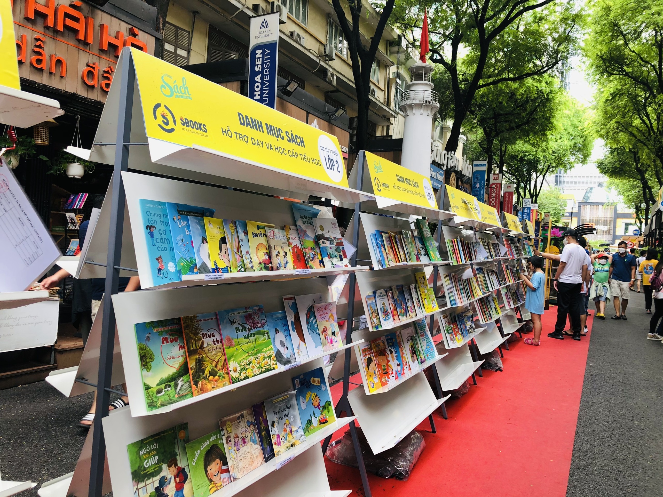 Duong sach TP.HCM anh 3