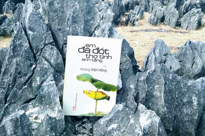 Nha tho Hoang Viet Hang: Mo hoi tham tren trang giay hinh anh