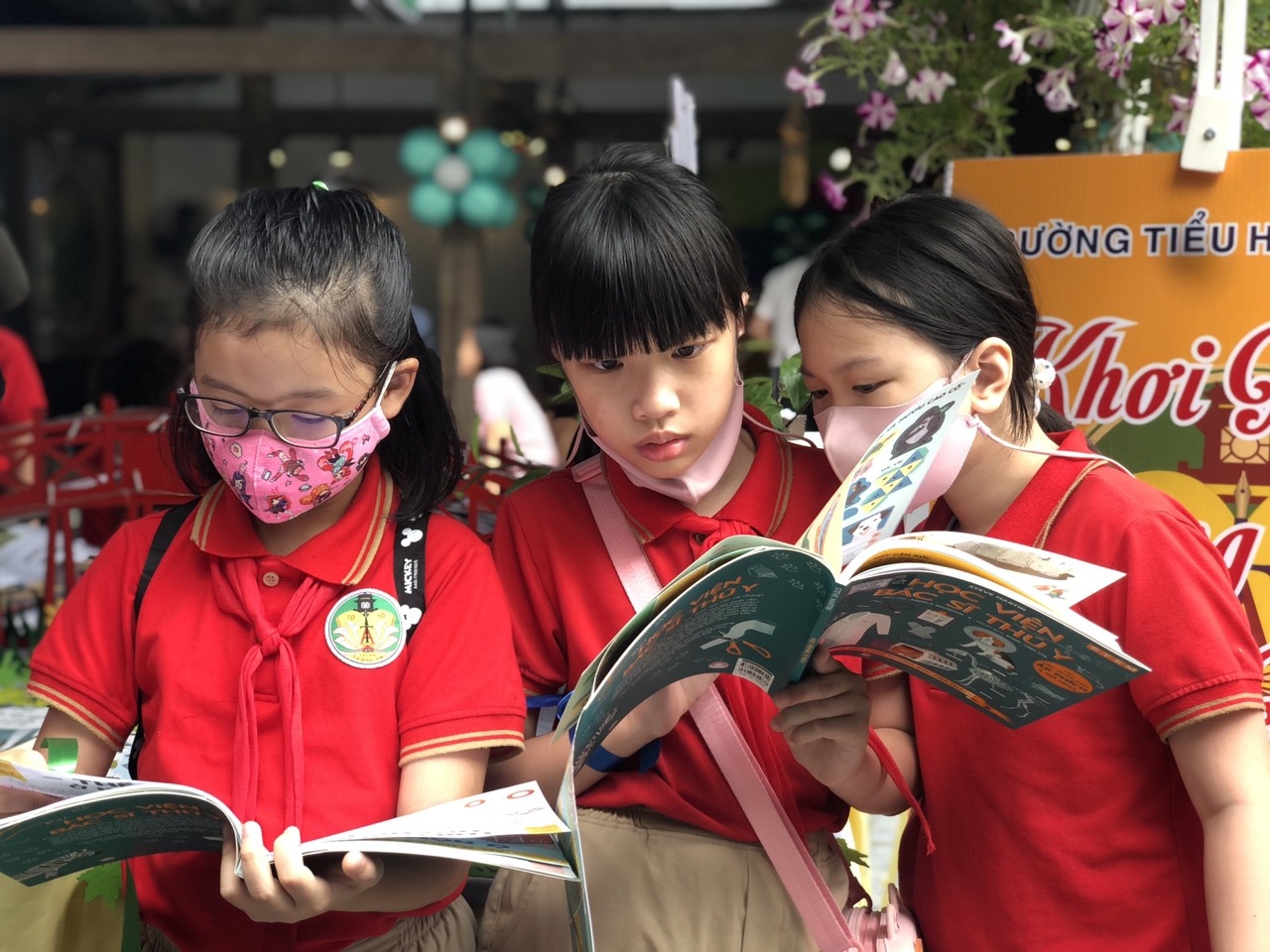 Pho sach Ha Noi anh 1