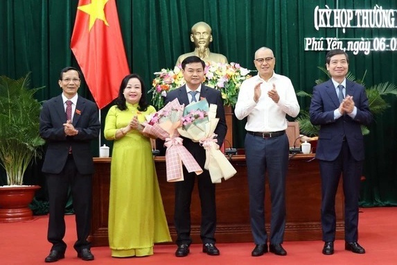 Ong Do Thai Phong duoc bau lam Pho chu tich HDND tinh Phu Yen hinh anh