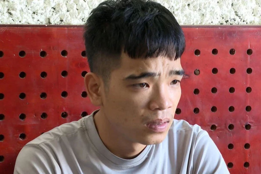 Khoi to nam thanh nien dot nhap cua hang trom 18 dien thoai di dong hinh anh