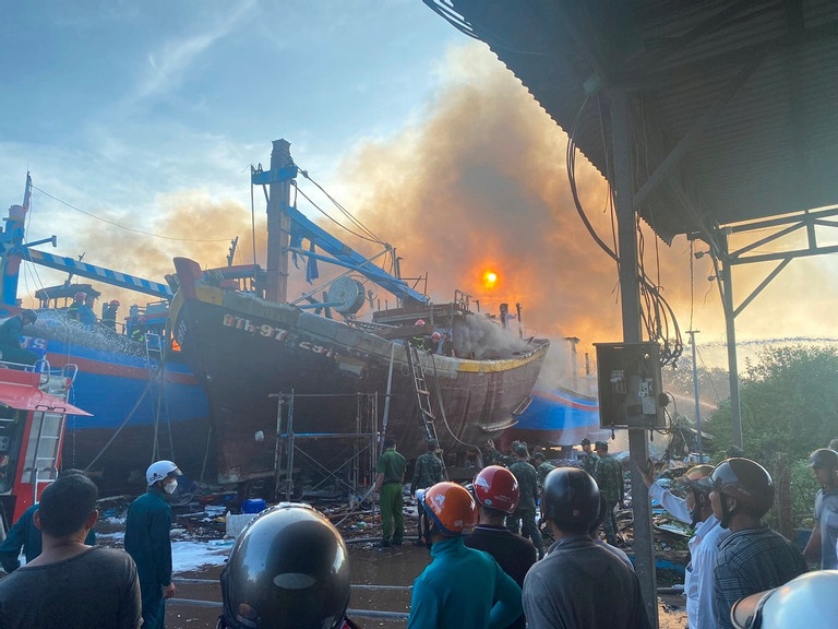 Chay loat tau ca anh 2