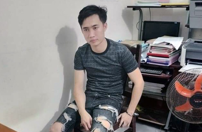 Cam sung vao tiem game ban ca cuop, khong che nguoi hinh anh