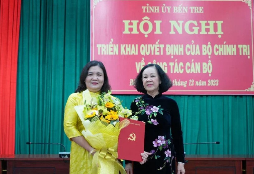 Ba Ho Thi Hoang Yen giu chuc Quyen Bi thu Tinh uy Ben Tre hinh anh