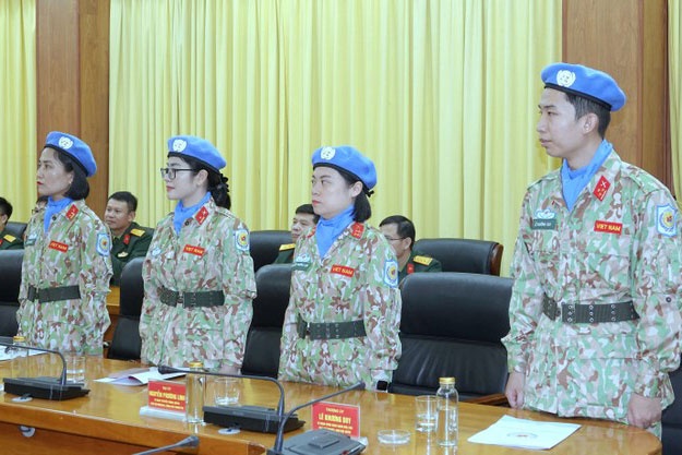 Chu tich nuoc cu 4 si quan quan doi toi 3 phai bo gin giu hoa binh hinh anh