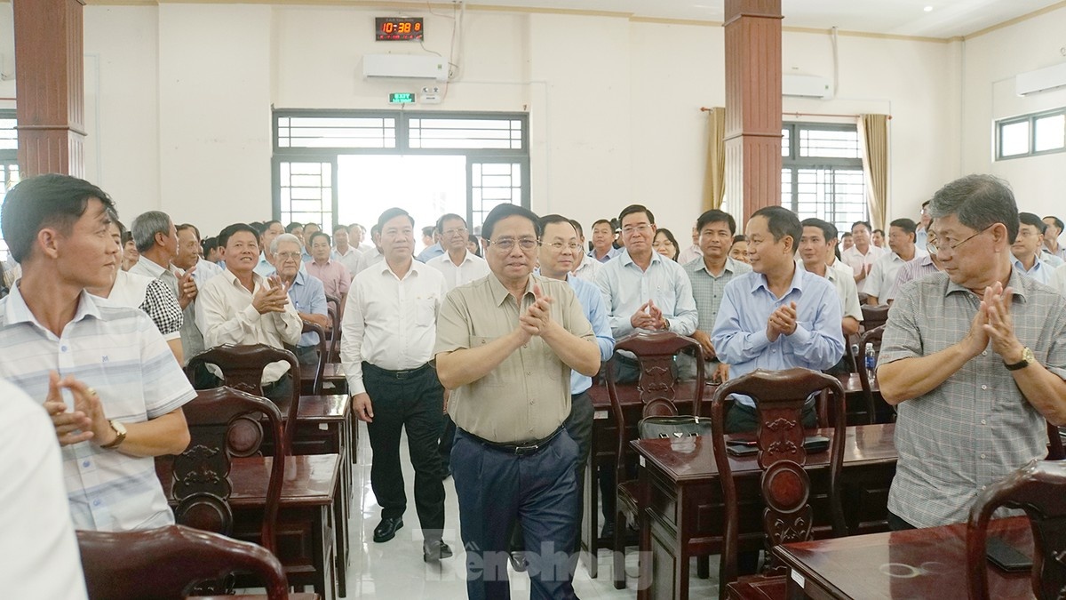 Tiep xuc cu tri anh 1