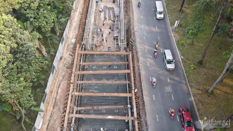 ket xe quanh san bay anh 6