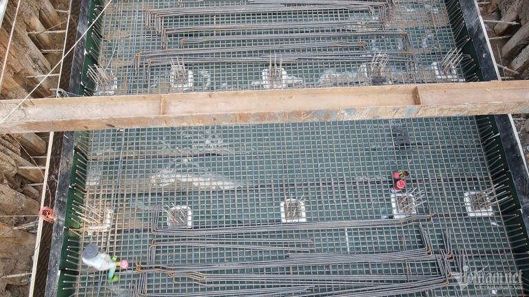 ket xe quanh san bay anh 7