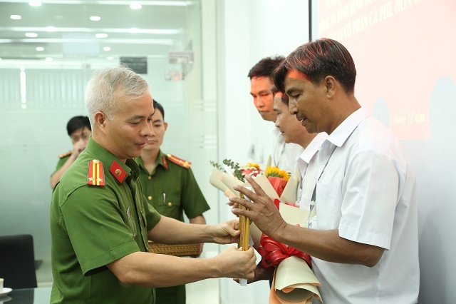 Binh Duong khen thuong nhieu tap the, ca nhan luc luong PCCC hinh anh