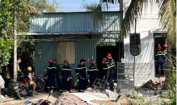 Sap san nha trong o TP Thu Duc, mot nguoi tho bi vui lap hinh anh