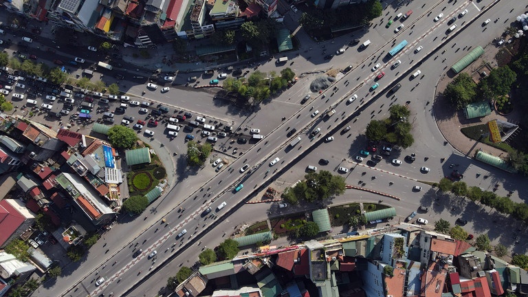 Ha Noi xen dao cay xanh, via he de giai bai toan un tac cho Nga Tu So hinh anh