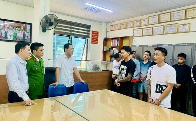 bat nhom tin dung den anh 2