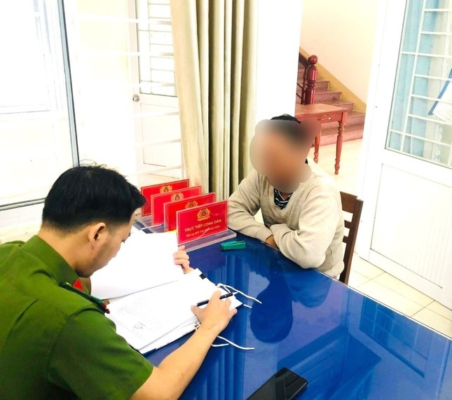 Nam sinh bi danh anh 2