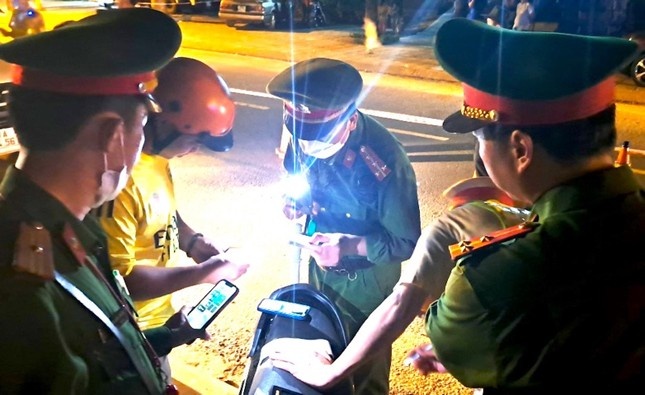 Cuc CSGT de nghi kiem diem 3 can bo o Kon Tum vi pham nong do con hinh anh