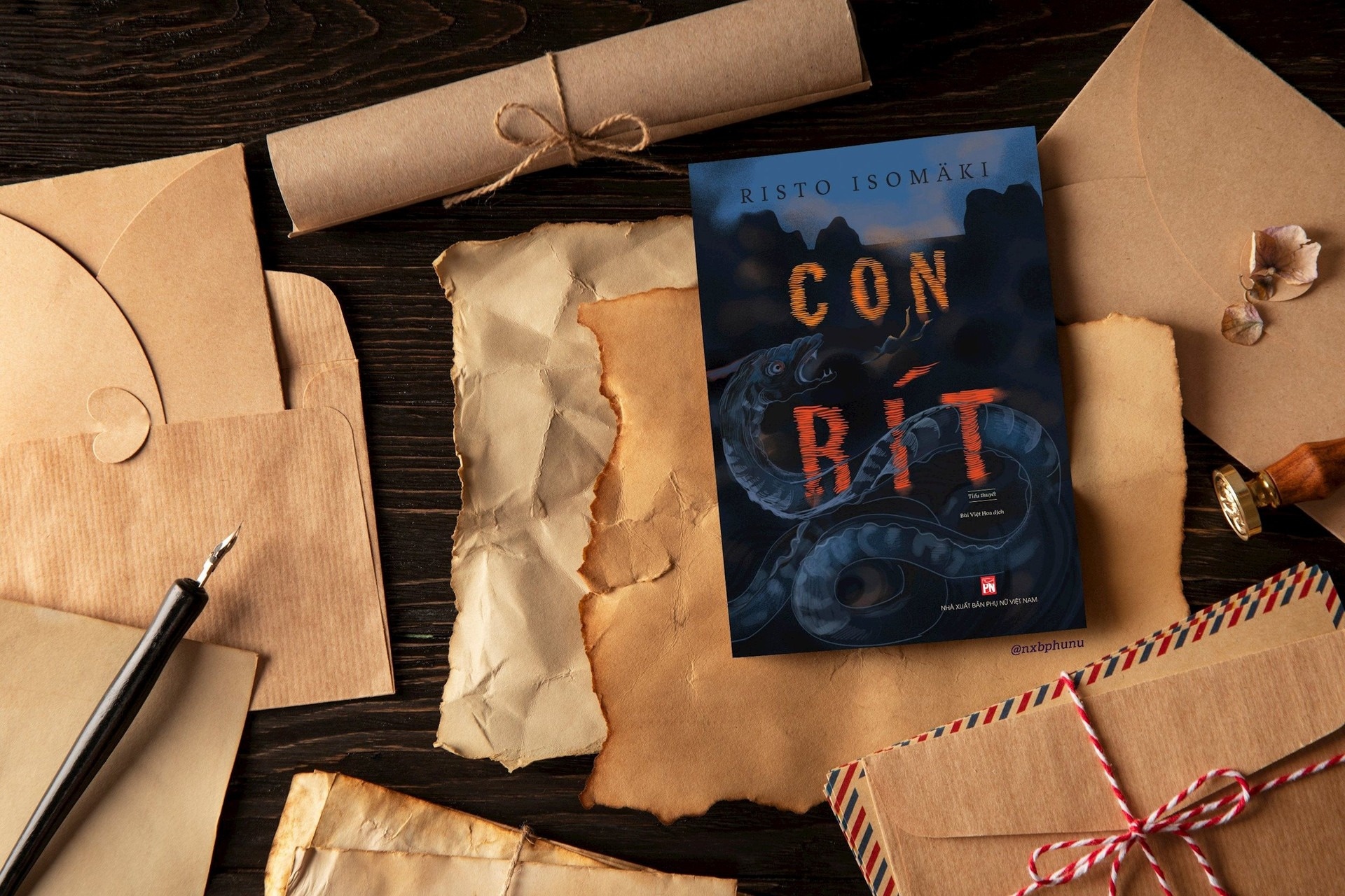 Tac gia Phan Lan ra tieu thuyet 'Con rit' lay boi canh vinh Ha Long hinh anh