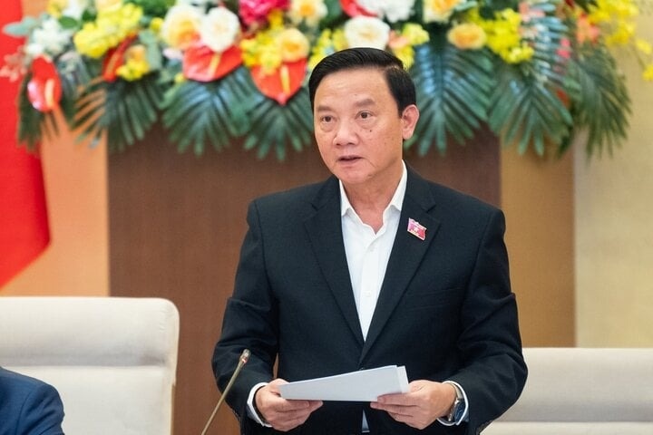 thu truong Nguyen Duy Ngoc anh 2