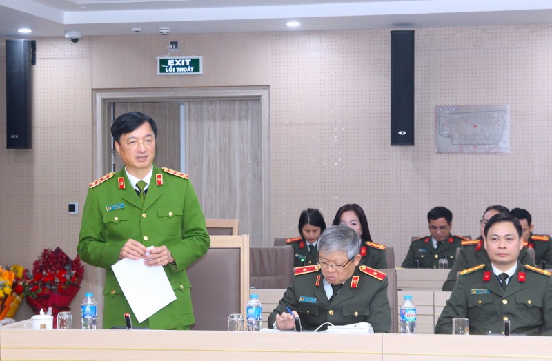 trao quet dinh can bo anh 4