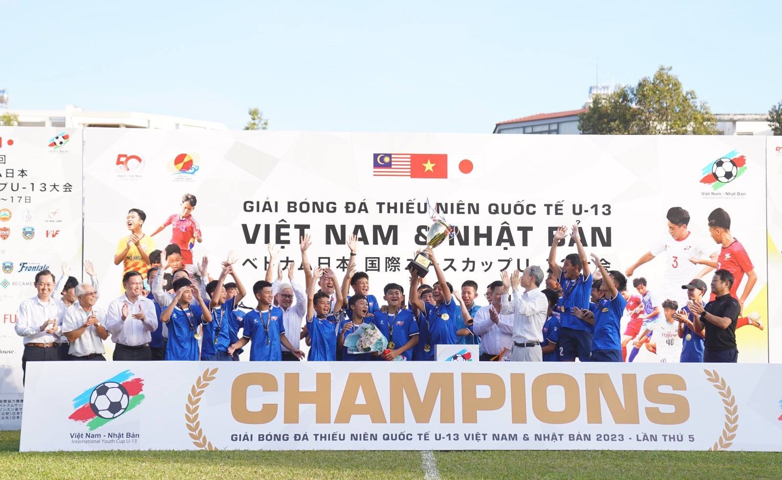 U13 PVF vo dich giai bong da Thieu nien quoc te U13 Viet Nam- Nhat Ban hinh anh
